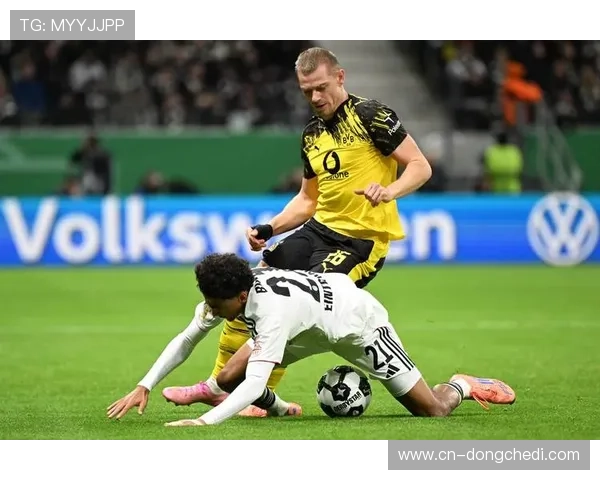 法兰克福vs多特蒙德补时剧情：达胡德反超，丘库埃梅卡压哨绝平
